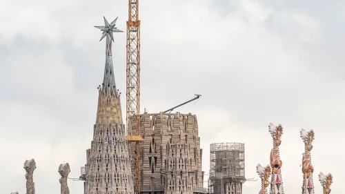 Une étoile fabriquée dans le Cher installée sur la Sagrada Familia...